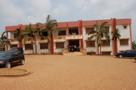 Hötel de ville de Yaoundé 3ème au quartier Efoulan