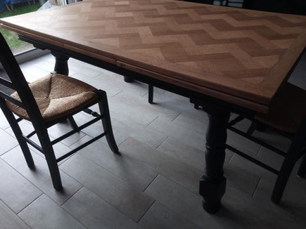 relooking de meuble table à manger bois damier et noir bistro le mans sarthe (1)