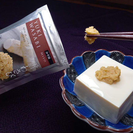すりおろし山わさび「雪わさび」　豆腐の例