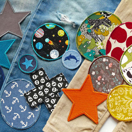 Flicken einfach aufbügeln und so leicht Kinderhosen reparieren