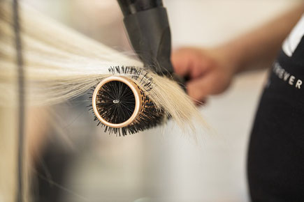 Coiffure à domicile, coupe de cheveux, relooking autour de Nantes, Basse Goulaine, Clisson... changer de look avec  Renais'sens Conseil en image et coiffure 