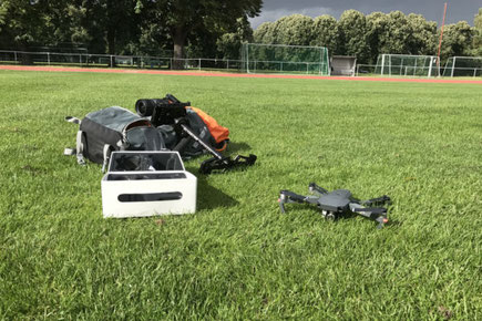 Drohne beim Fußballdart