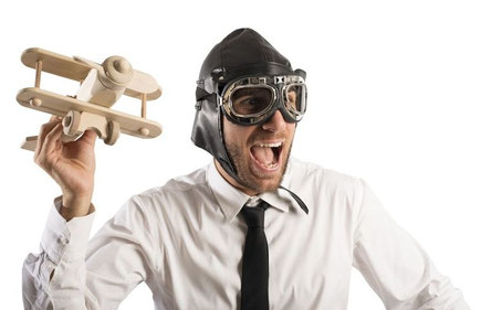 Psychologisches Wissen zum Thema Realitätsverdrängung und Realitätsflucht. Die Psychologie der Ausblendung, Distanzierung und Entkopplung. Warum Menschen der Wirklichkeit ausweichen. Entstehung, Gefahren und gesellschaftliche Folgen von Realitätsflucht