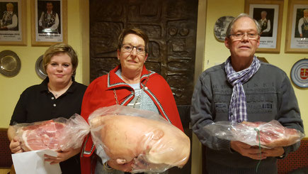 Schweinekönigin 2017 mit ihren Adjutanten