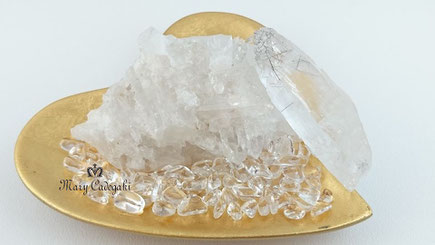 http://www.mary-cadogaki.com/healing-stone-1/cathedralquartz/