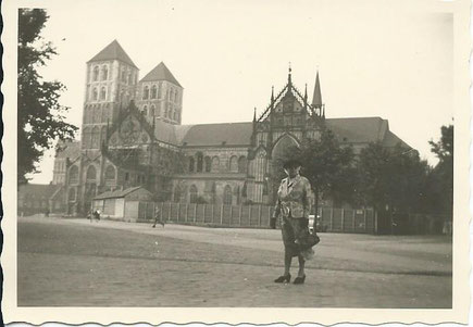 Dom mit Zaun 5.9.1954