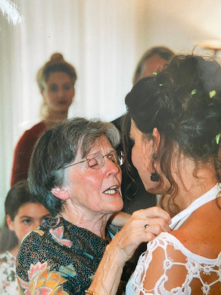 Hochzeit: Cornelia mit Großmutter