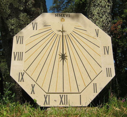 sundial-flayosc-var-dial-sundials-vertical-83-stone-engraved-facade