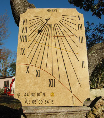 sundial-dial-sundials-poet-laval-vertical-stone-engraved-facade