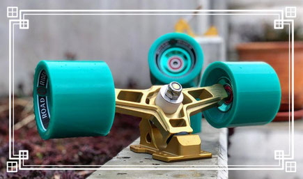ADO Precision Trucks F22 in gold mounted with Roadrider Longboard Wheels Shred Mags. Width of the trucks is 164mm. The baseplate angle is 47° for optimal turn while riding a longboard or skateboard.