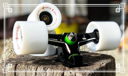 ADO Precision Trucks F22 in black mounted with Delta-Boards Longboard Wheels Moneylines. Width of the trucks is 160mm. The baseplate angle is 47° for optimal turn while riding a longboard or skateboard.