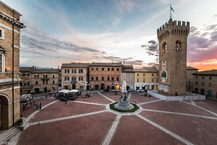 Recanati-Piazza Leopardi