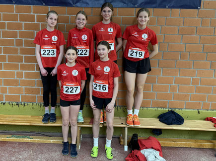 Sechs gute Hochspringerinnen: Sarah Petersohn, Lynn Freitag, Luisa Schmidt, Maya Mlodawski, Milla Störbrauck und Carla Gerlach