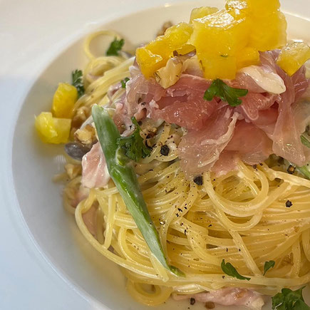生ハムとクリームチーズのパスタ　パインのせ｜カフェ&ギャラリー広洋舎
