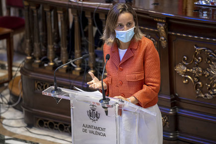 Paula LLobet en el Pleno del Ayuntamiento de Valencia