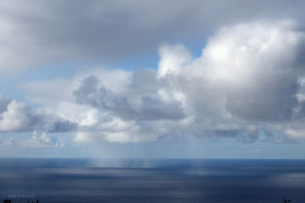 Lluvia sobre el mar