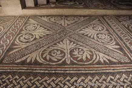 04 - Ganagobie - Monastère Notre-Dame - Mosaïque du chœur : Croix de saint André (Transept Sud)