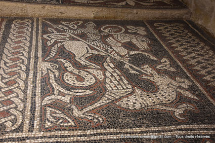 04 - Ganagobie - Monastère Notre-Dame - Mosaïque du chœur : Le cavalier (Transept Sud)