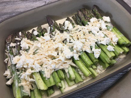 Grüner Spargel mit Parmesancreme