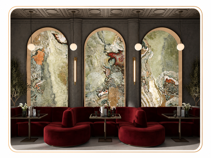 Ambiente arredato con lampade decorative, carta da parati, poltrona e complementi per valorizzare gli interni della casa.