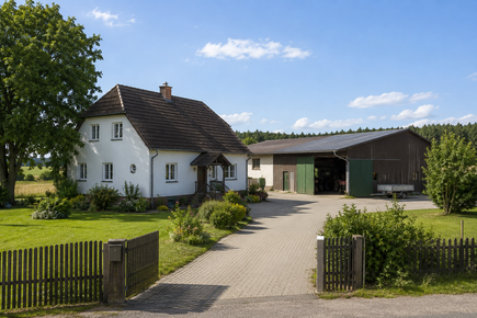 Gebäudeversicherung für Wohnhaus mit Nebengebäude Scheune