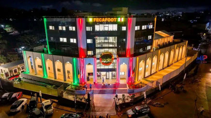 Le Premier ministre Dion Nguté a inauguré le nouveau siège de la Fecafoot en présence du président de la CAF, Patrick Motsepé, Samuel Eto'o et de nombreux ministres. 