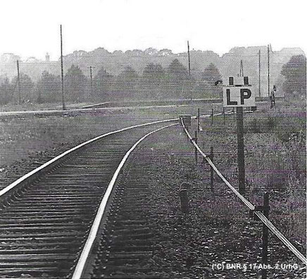 Innerstetalbahn - Kennzeichen K 7c – Läute- und Pfeiftafel (heute Signal LP 3, Läuten und Achtungssignal geben)