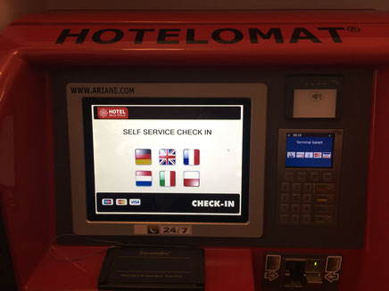 Um self-service check-in num hotel em Heidelberg.