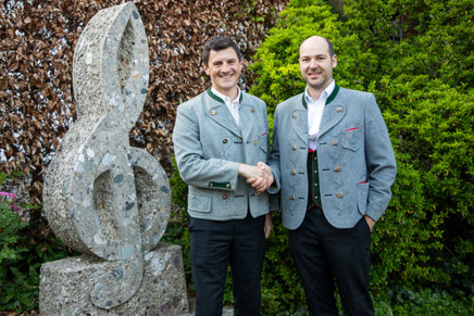 Unser neuer Vorstand Martin Schwaiger (links) mit Altvorstand Sebastian Kolb