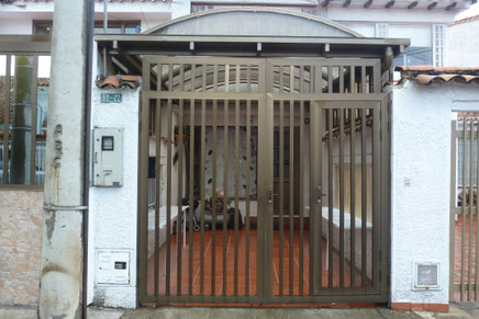 PUERTAS EN ALUMINIO
