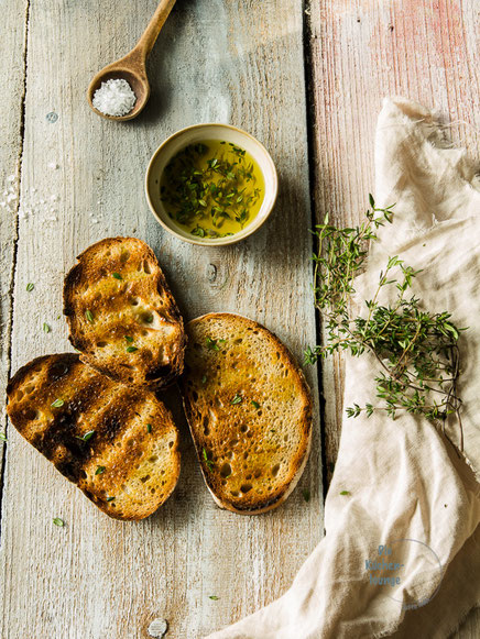 Mediterraner Brotsalat mit Burrata