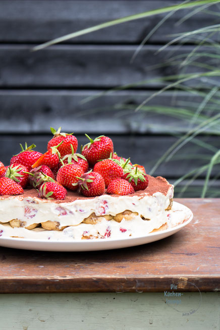 Sommerliche Erdbeertiramisu Torte