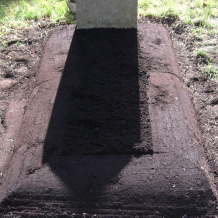 Grab Neuanlage Erstgestaltung Friedhof  Muenchen Gaertner durch den Blumenladen 