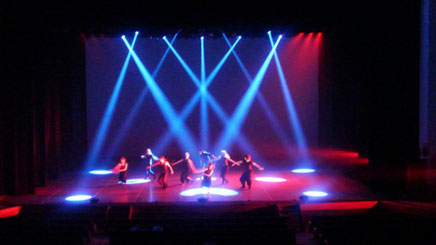 ダンスイベントに適したムービングライト・LED照明を設立当初より導入