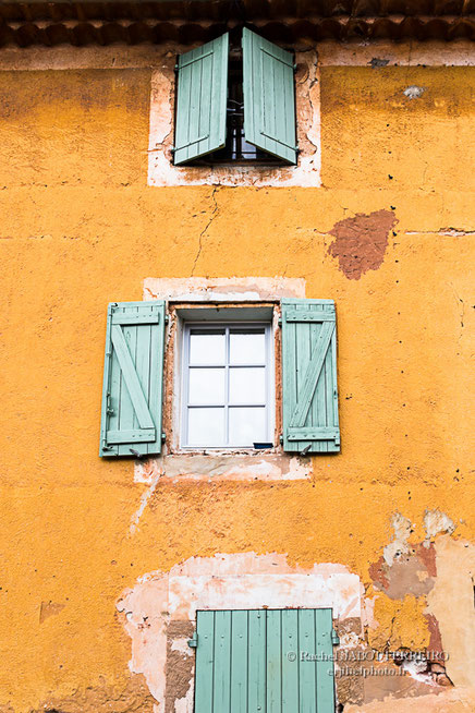 Roussilon, vaucluse, vallis clausa, Luberon, Provence, ocres, ocres de roussillon, pigments naturels, village de provence, erjihef photo, rachel jabot ferreiro