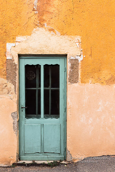 Roussilon, vaucluse, vallis clausa, Luberon, Provence, ocres, ocres de roussillon, pigments naturels, village de provence, erjihef photo, rachel jabot ferreiro
