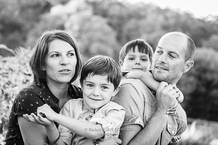photos de famille, photos d'enfants, portraits de famille, vendée, photos de famille en vendée, photographe de famille en vendée, famille en bleu, camaieu de bleu, rachel jabot ferreiro, erjihef photo, harmonie vestimentaire et photo