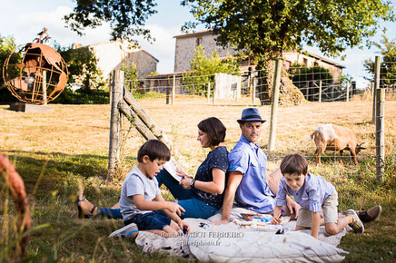 photos de famille, photos d'enfants, portraits de famille, vendée, photos de famille en vendée, photographe de famille en vendée, famille en bleu, camaieu de bleu, rachel jabot ferreiro, erjihef photo, harmonie vestimentaire et photo