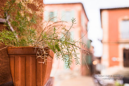 Roussilon, vaucluse, vallis clausa, Luberon, Provence, ocres, ocres de roussillon, pigments naturels, village de provence, erjihef photo, rachel jabot ferreiro