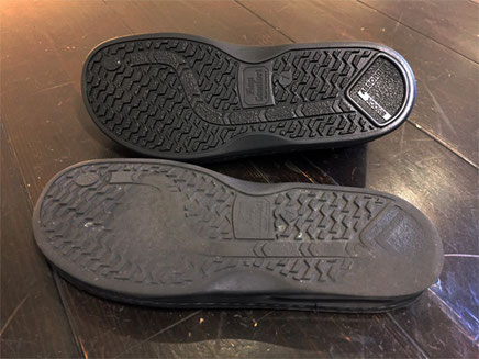<上>新品の靴底 <下>摩耗した靴底