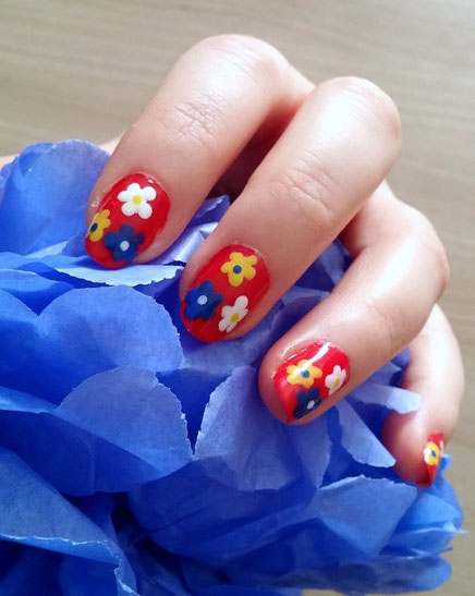 Nail-Art-fleurs-tricolores-LesAteliersDeLaurène