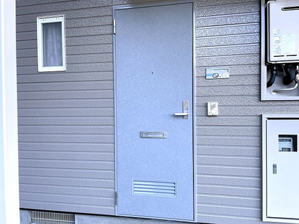 さいたま市の集合住宅、玄関扉ダイノックシート貼り完成後の写真