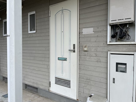 さいたま市の集合住宅、玄関扉ダイノックシート貼り前の写真