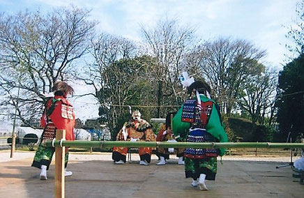 古墳祭の神楽舞の写真です。