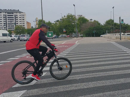 altarse un semáforo en rojo es una infracción grave de tráfico en España, tanto para ciclistas como para usuarios de Vehículos de Movilidad Personal (VMP), como los patinetes eléctricos.
