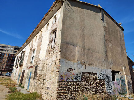 La Alquería Falcó, de momento se encuentra en un estado de abandono.Dirección: Camí de Montcada, 146, Rascanya, 46019 València, Valencia