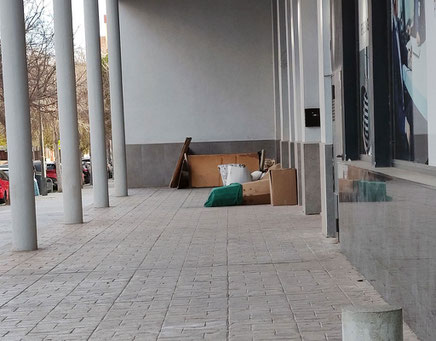 Los indigentes están ocupando poco a poco todos los barrios de Valencia, incluso en los barrios más caros y modernos de Valencia.