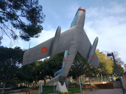 Parque del Oeste, Valencia: El avión F86F "Sabre" se trasladó a este parque después del cierre del Aeropuerto Militar de Manises. Está situado en la zona contigua a la Avenida del Cid. 