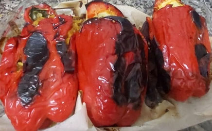 Plato tradicional valenciano:Pimientos rojos rellenos de arroz y carne picada. 
