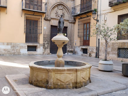 Fuente de San Luis Bertrán (o Sant Lluís Bertrán) en Valencia se refiere principalmente a tres elementos vinculados entre sí: El Monumento de la Plaza de San Luis Beltrán Ubicada en el centro histórico de Valencia..